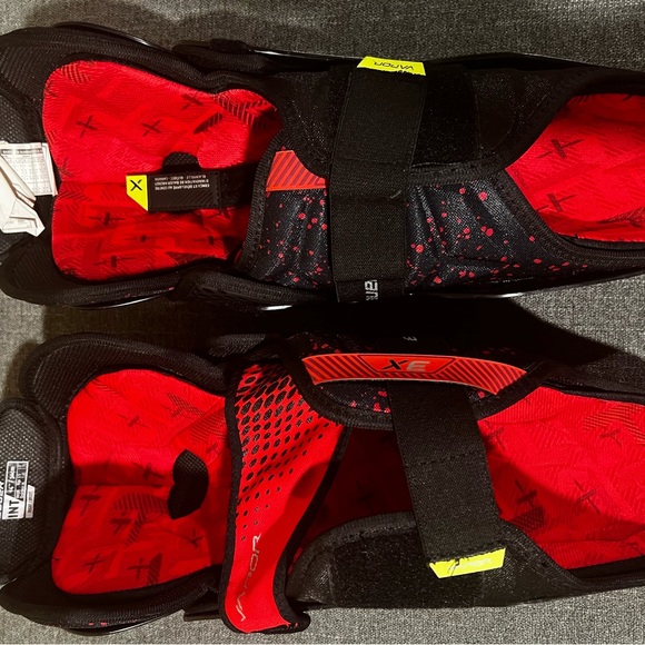 Bauer hockey shin pads - Picture 3 of 3